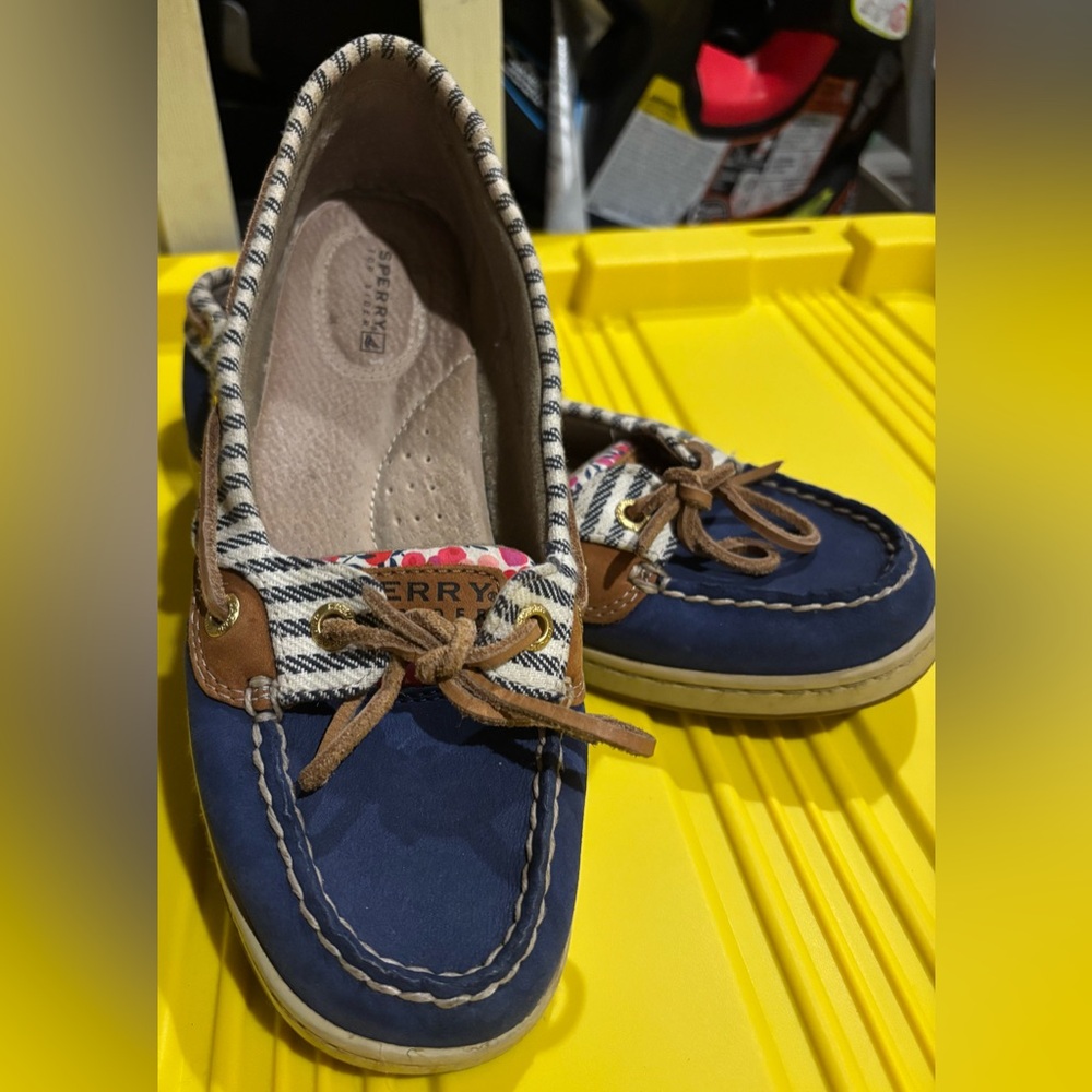 Sperry Women’s Navy and Tan Moccasins